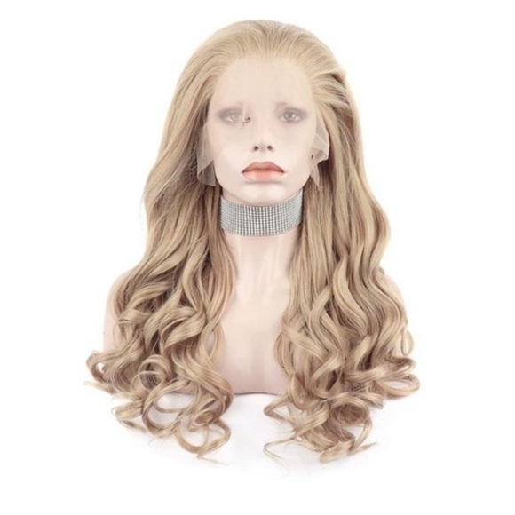 22” Ash Blonde Body Wavy Lace Wig NEW